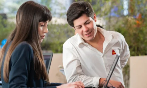 Escucha activa, pieza clave en la relación con el cliente