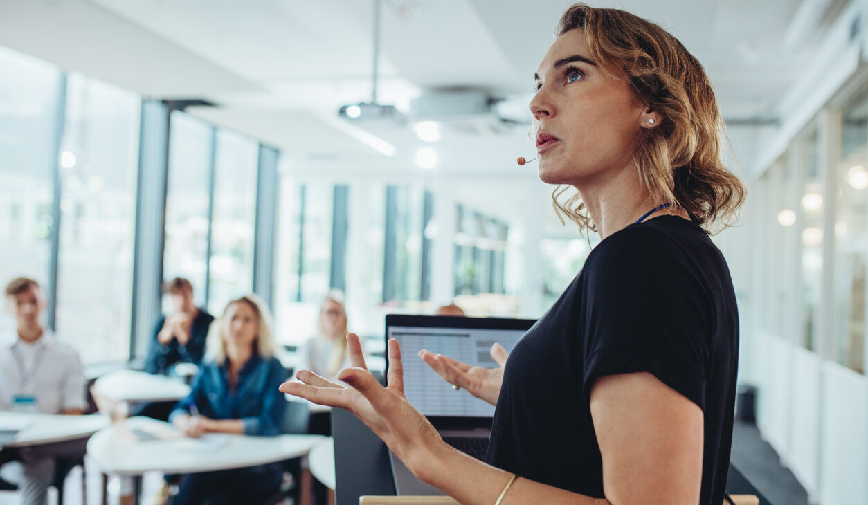 Microsoft 365 SharePoint: Crear y Explorar un Agente Inteligente